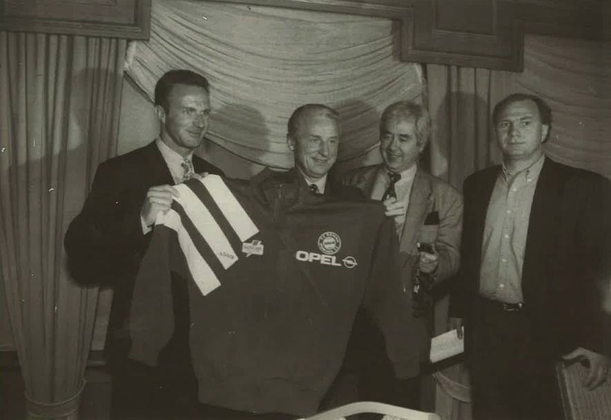 Il vento fa il suo giro. Dopo averlo avuto come allenatore all&#39;Inter per una stagione, Rummenigge, dopo essere entrato nei quadri societari, accoglie il Trap al Bayern di Monaco. Il mister italico da esportazione vincer la Bundesliga nel 1996-97 (Luchetta)